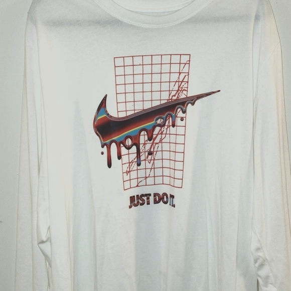 Nike~ NWOT Men's Heatwave Longsleeved Grafic Teeshirt - Picture 4 of 7
